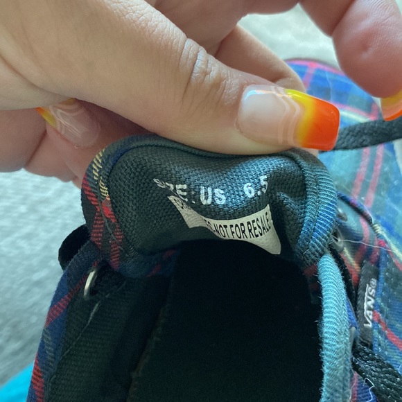 Vans - Picture 3 of 3